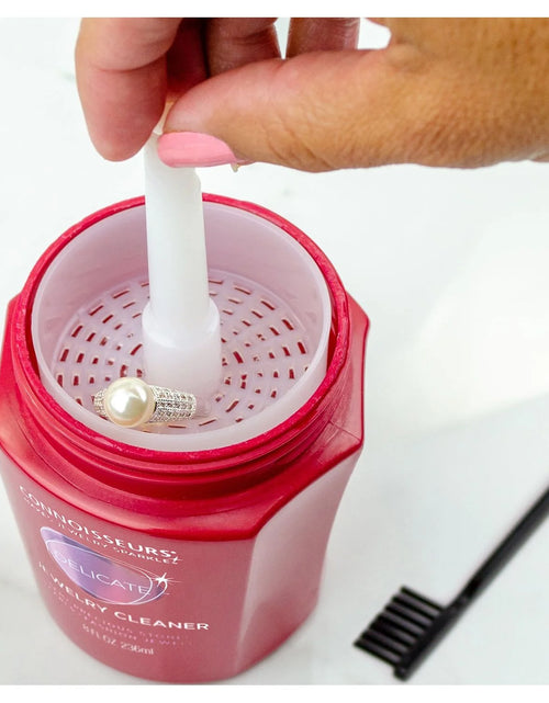 Load image into Gallery viewer, All-Purpose Jewelry Cleaning Kit with Cleaner Solution and Polishing Cloths
