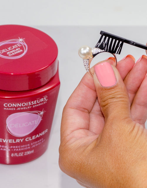 Load image into Gallery viewer, All-Purpose Jewelry Cleaning Kit with Cleaner Solution and Polishing Cloths
